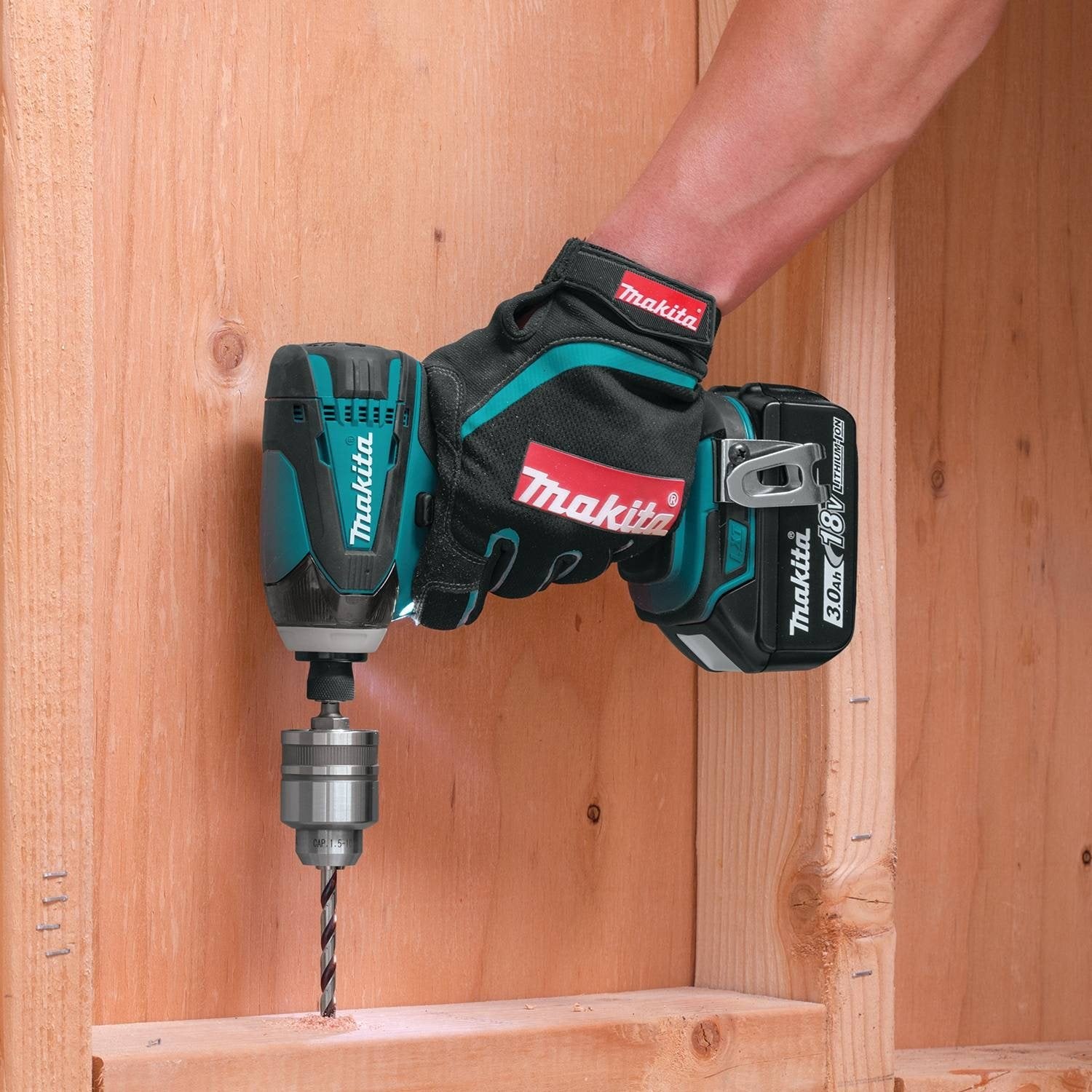 Makita keyless chuck 3-8 inch grey side view highlights ergonomic grip for comfortable use.