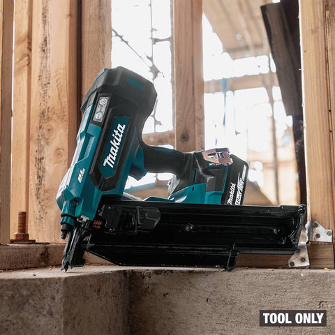 Makita XNB03Z rear magazine ready for quick reloads