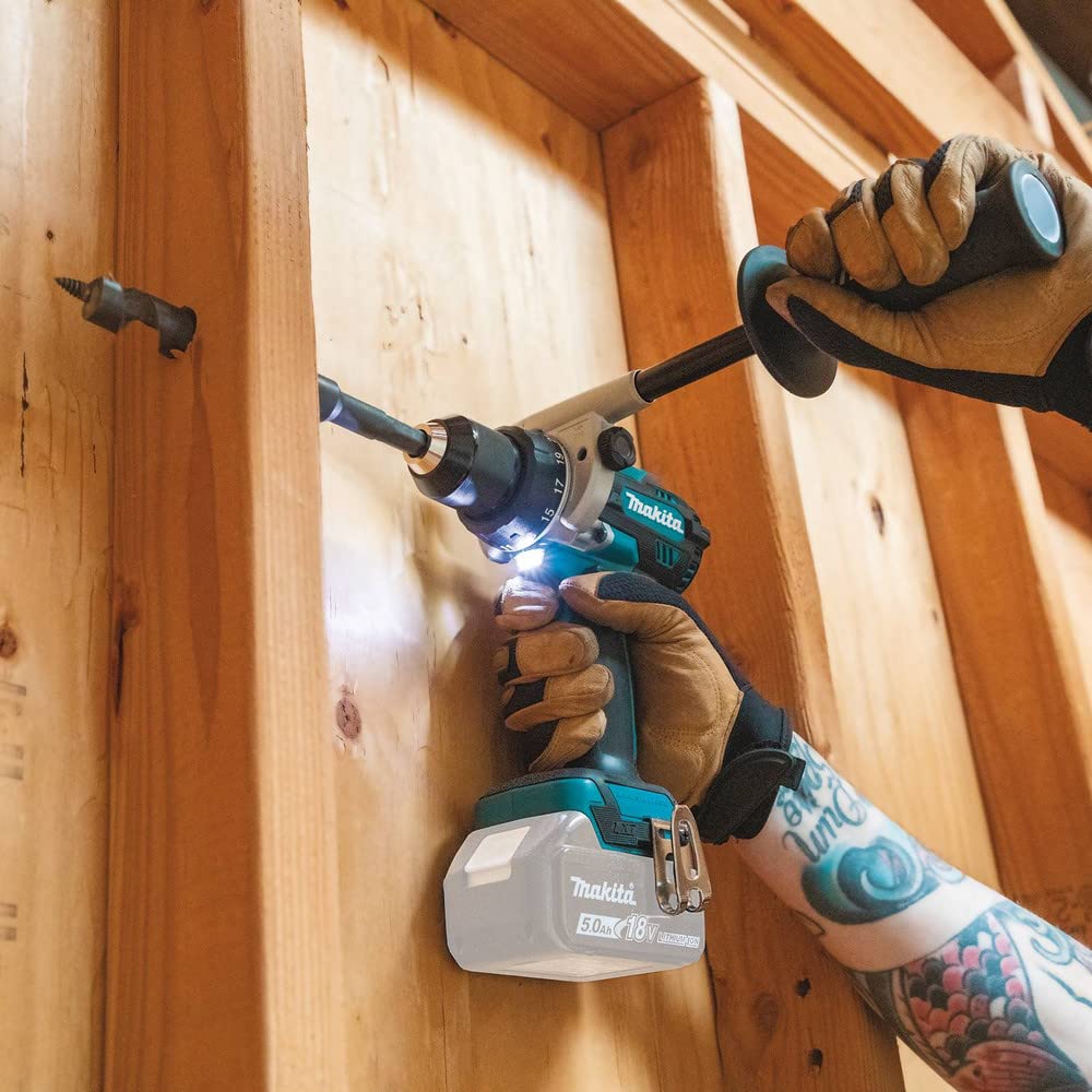 Makita XPH14Z all-metal self-ratcheting chuck grips bits securely.