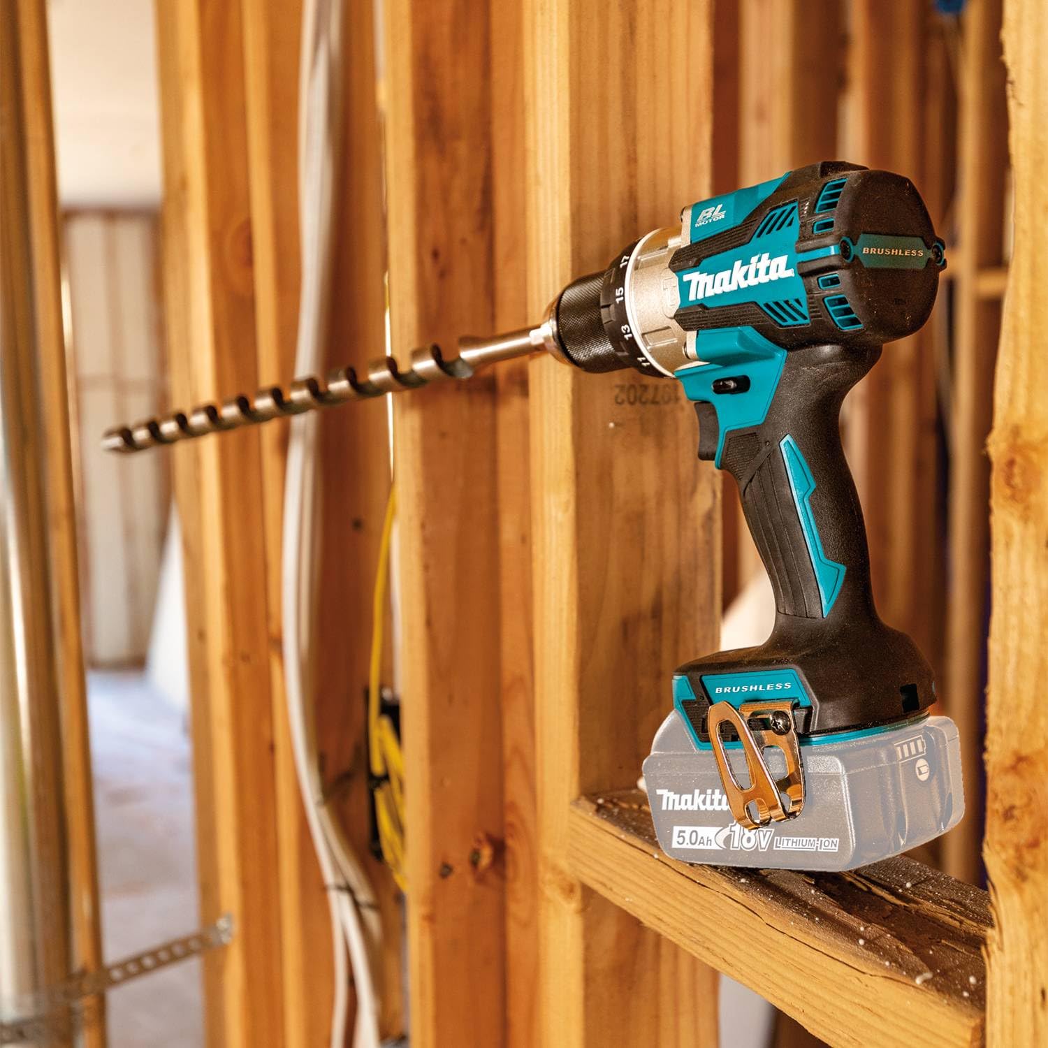 Makita XPH16Z soft grip provides comfortable handling.