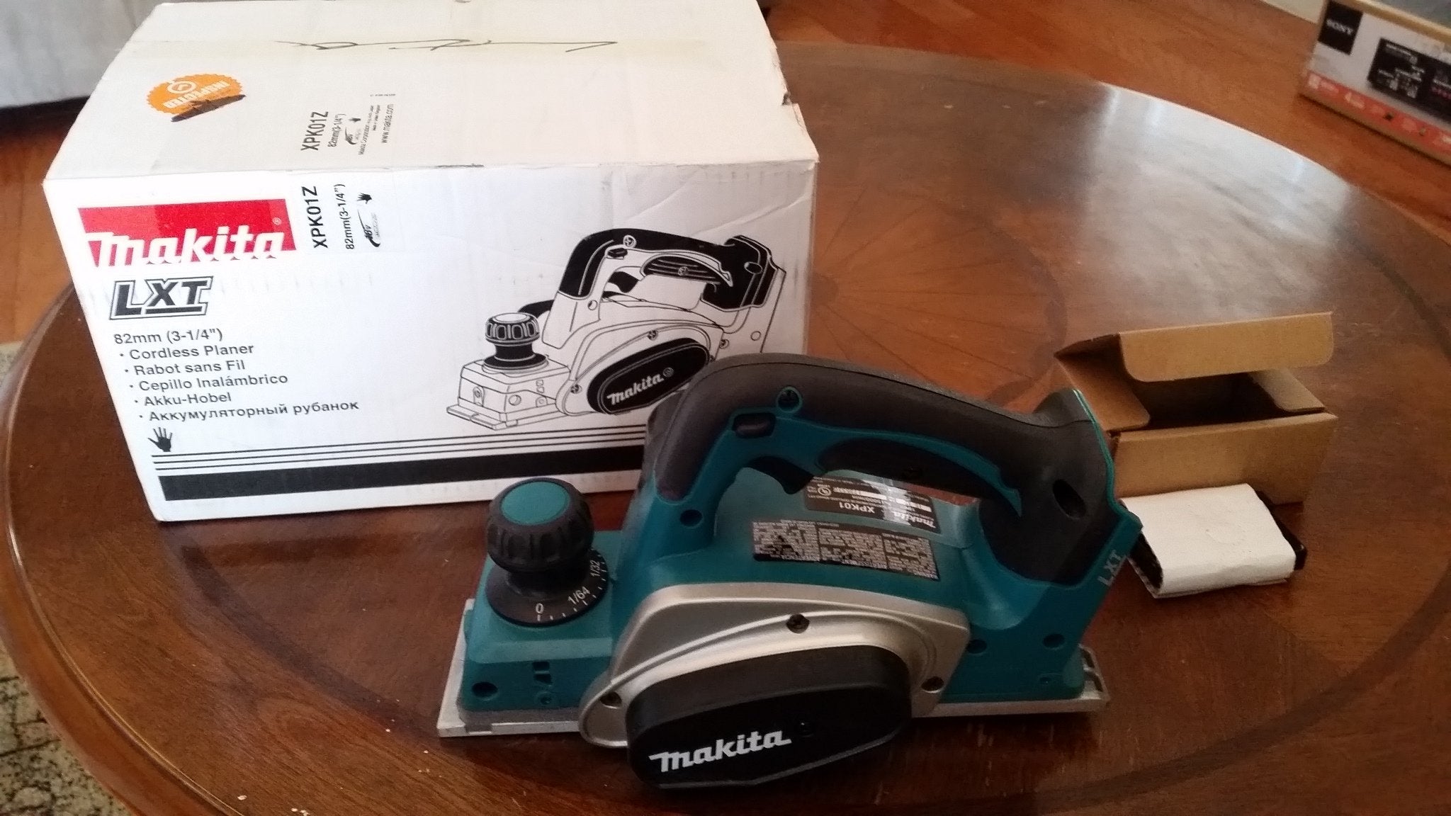 Compact, lightweight design of Makita XPK01Z for better grip