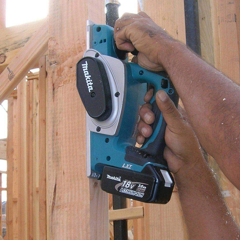 Depth adjustment knob on Makita XPK01Z with clear scale