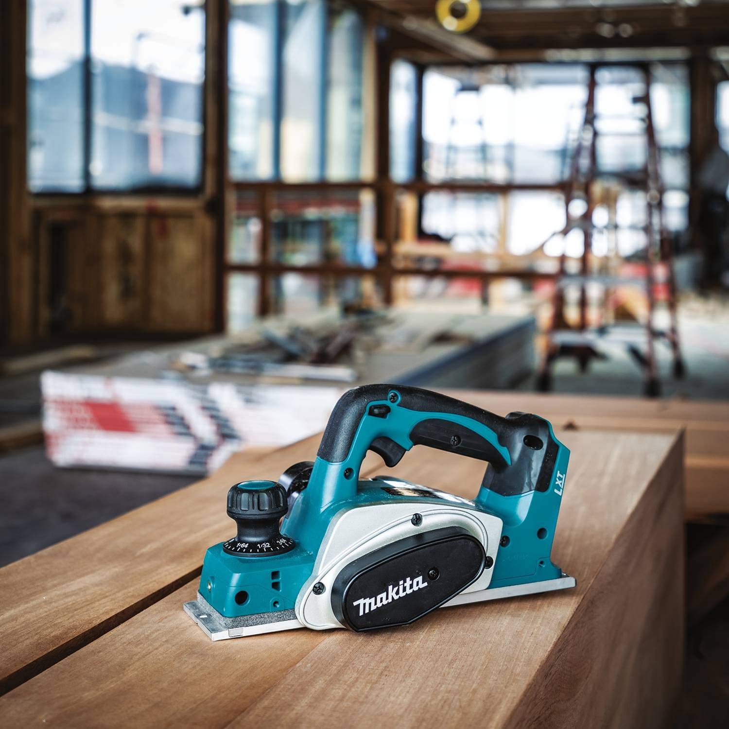 Makita XPK01Z dual-edge carbide blades for clean cuts