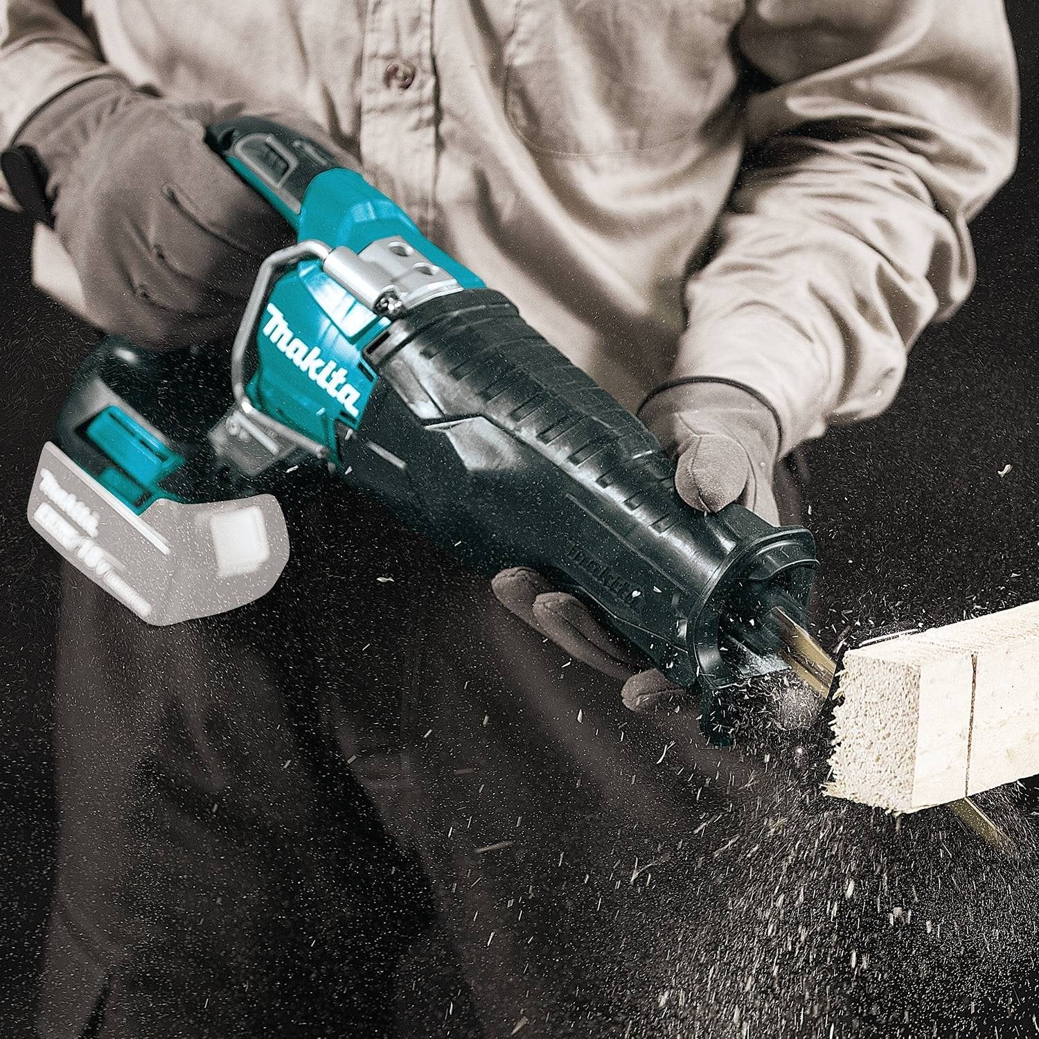 Makita XRJ05Z tool-less blade change simplifies blade swaps on site