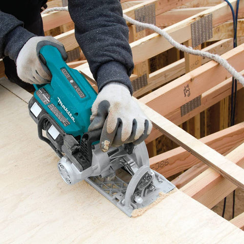Makita XSR01PT kit designed for on-site use with portable design.