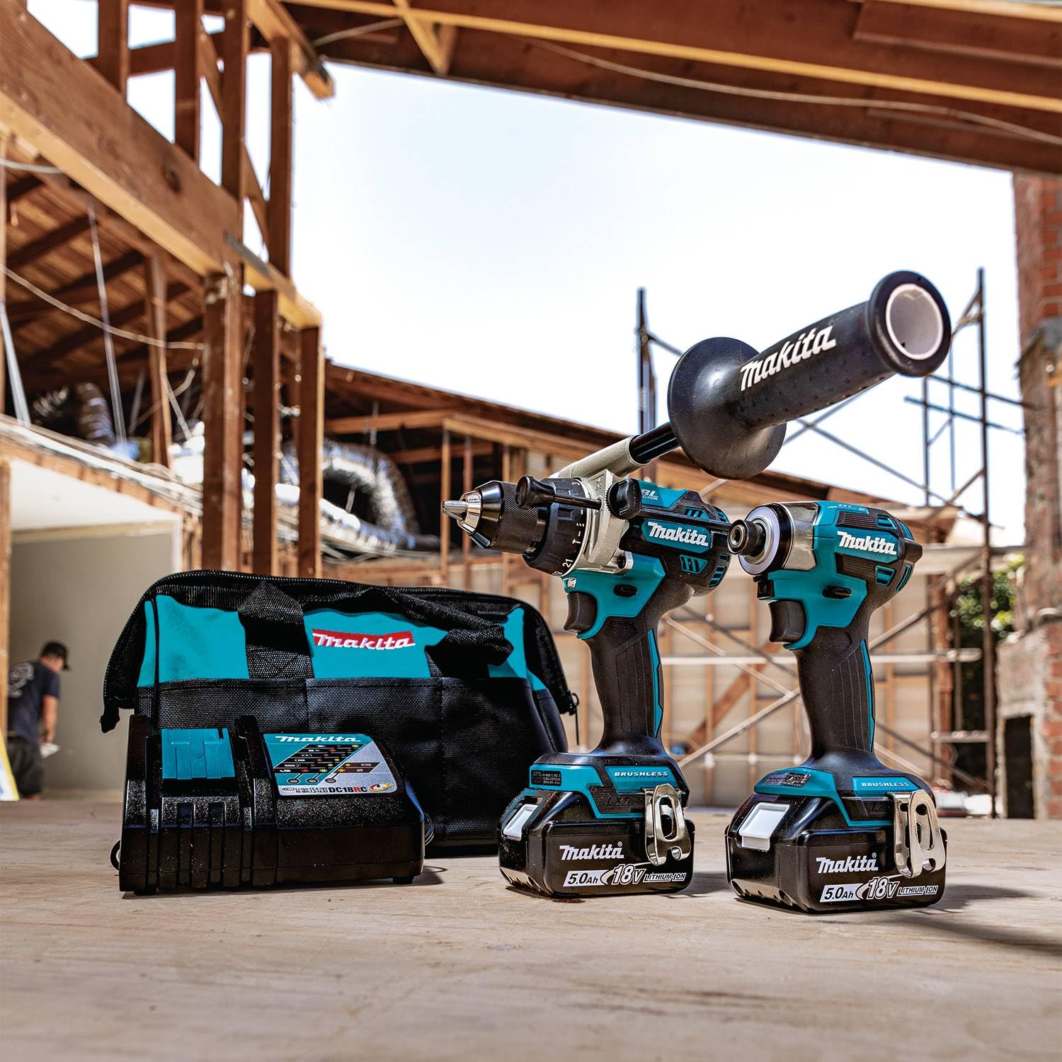 Makita XT297T all-metal self-ratcheting chuck grips bits securely