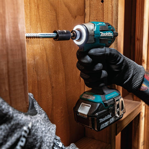 Makita XT297T compact design fits into tight workspace