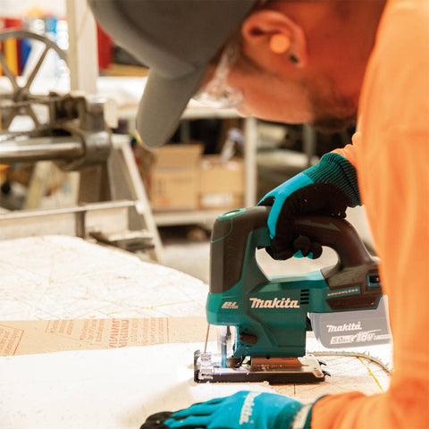 Makita XVJ04Z bevel capability from 0 to 45 degrees for precise bevel cuts.