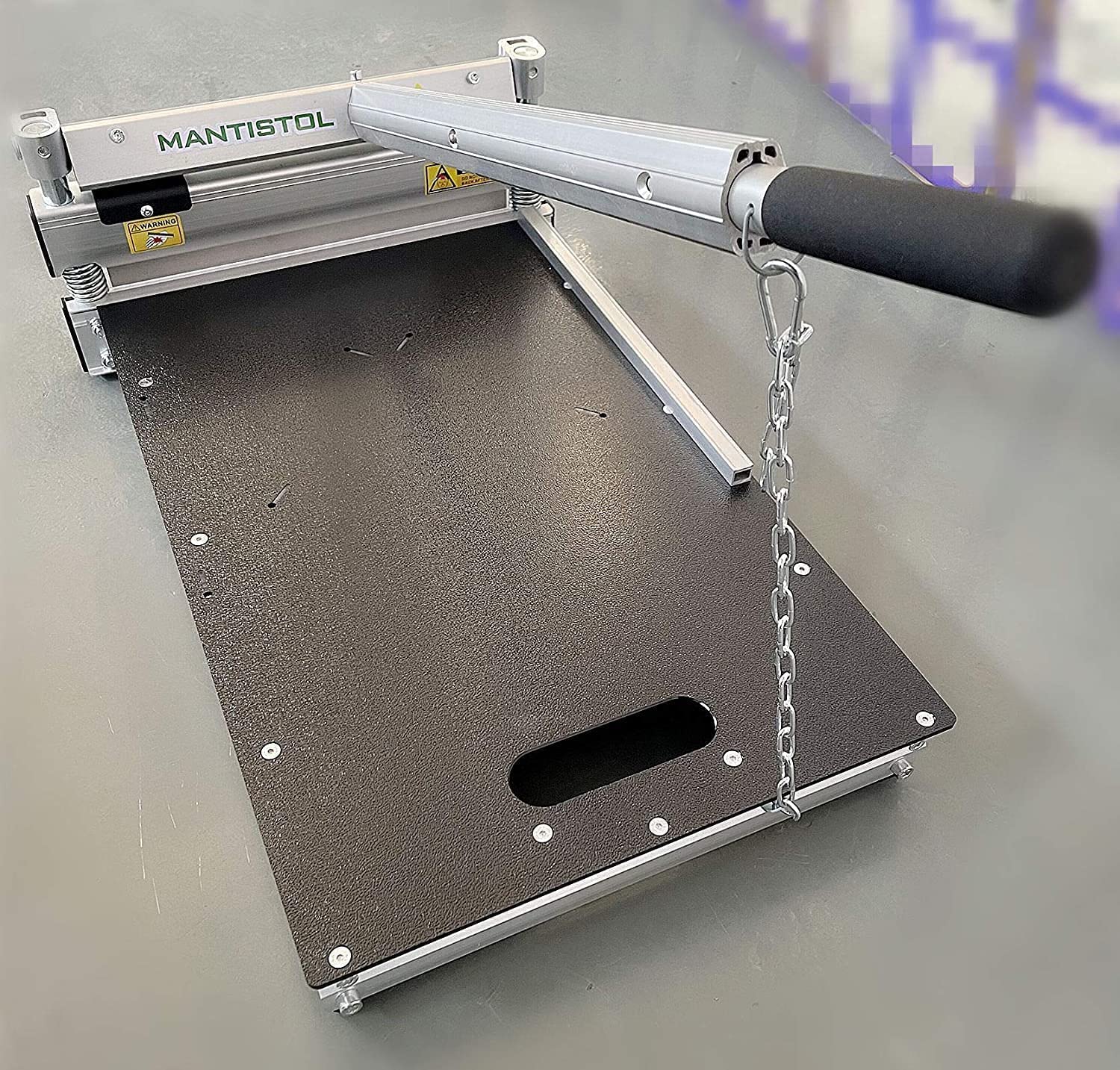 Mantistol blade and oilstone keep edges sharp for long-lasting precision.