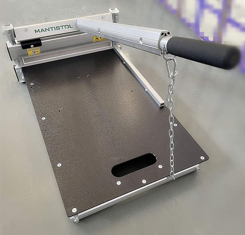 Mantistol blade and oilstone keep edges sharp for long-lasting precision.