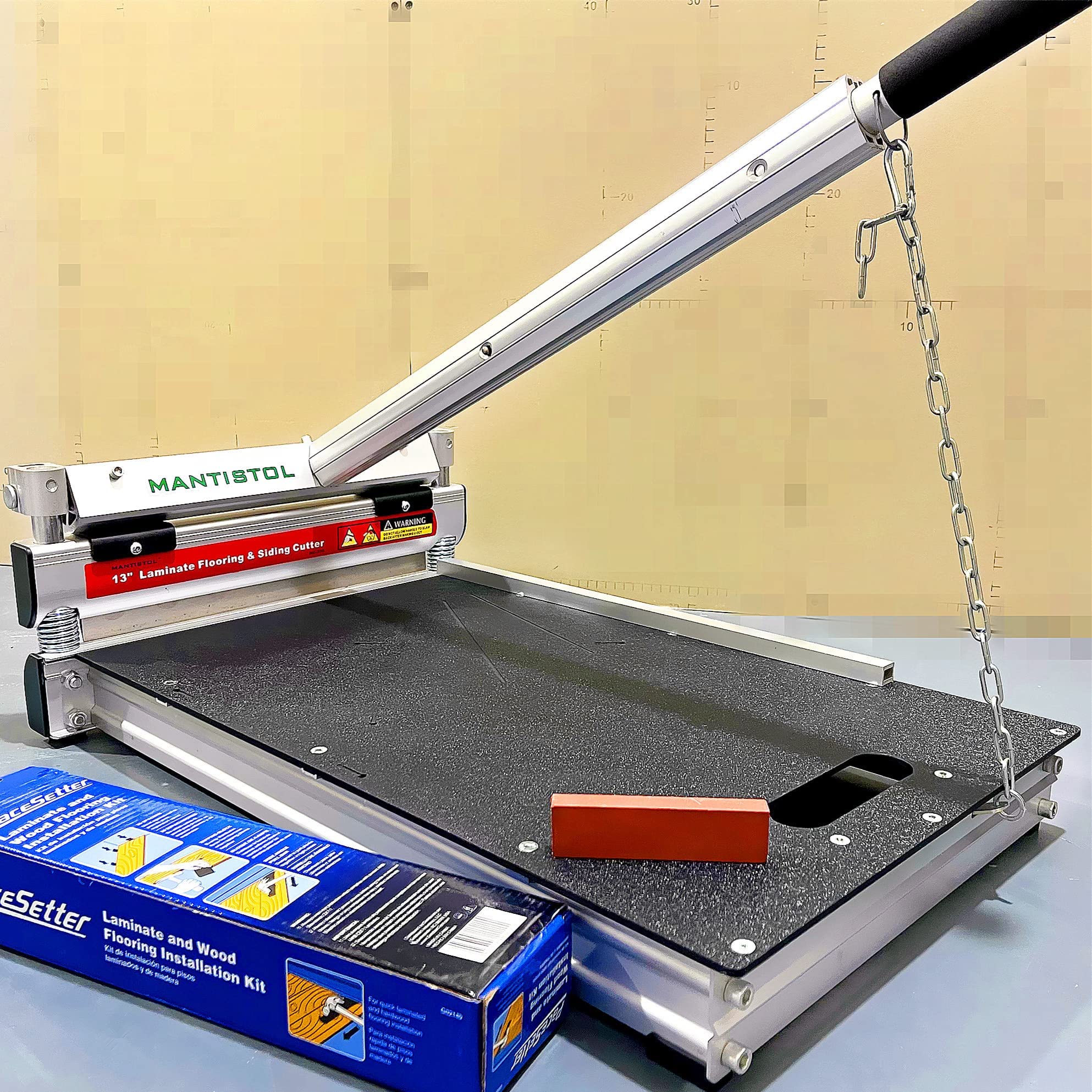 Mantistol safety cover protects blade during replacements for safer use.