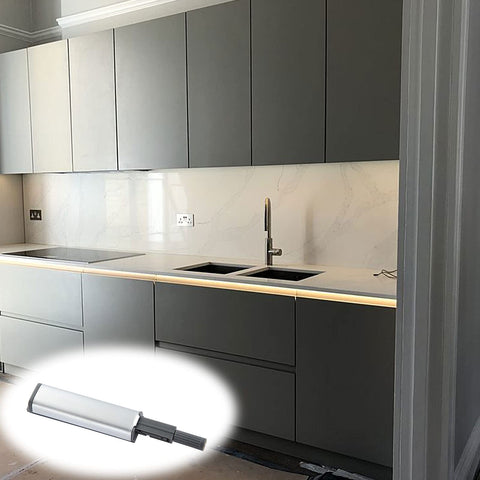 Marner seamless kitchen cabinet look with hidden hardware