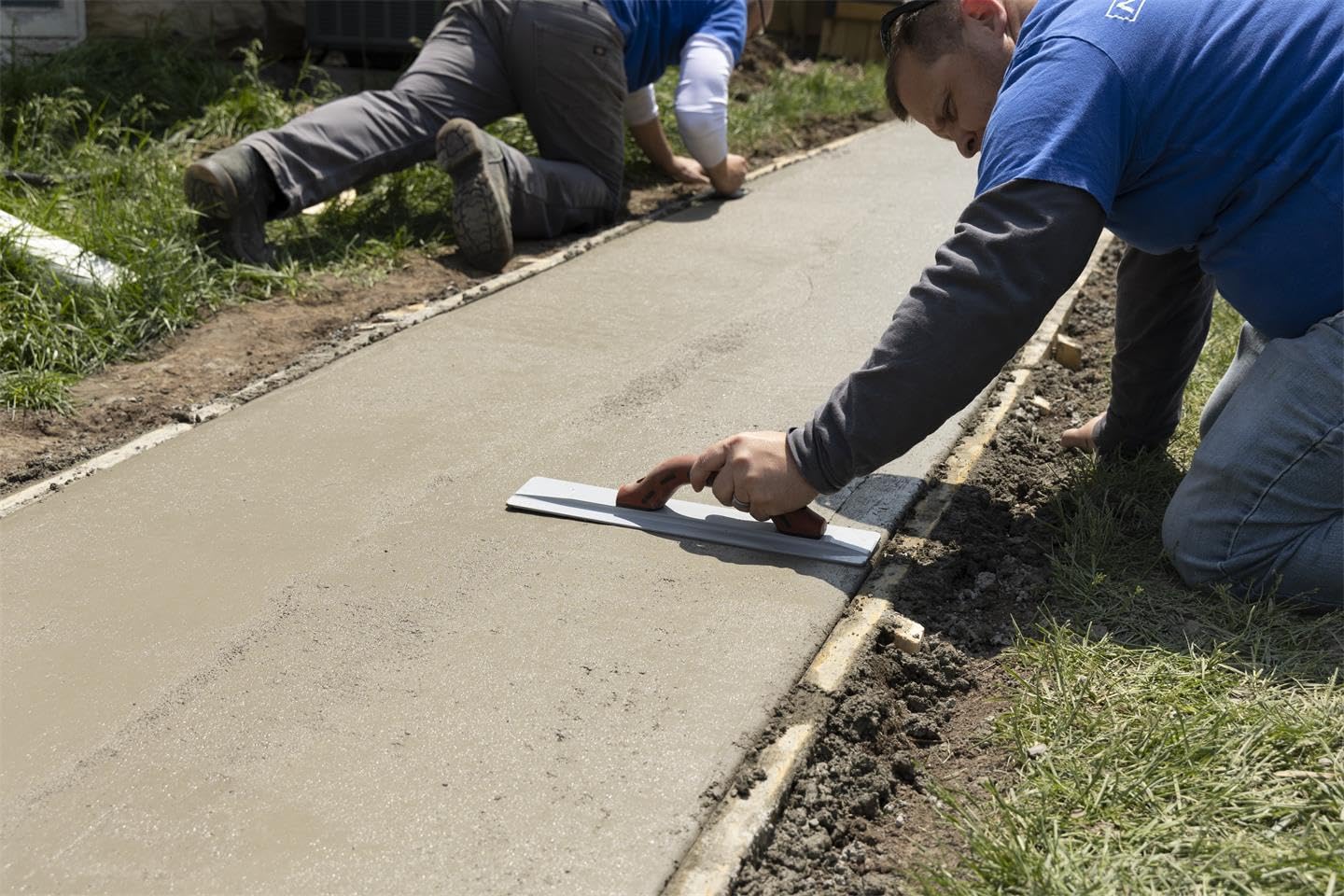 MARSHALLTOWN ergonomic balance design helps steady finishing motions.