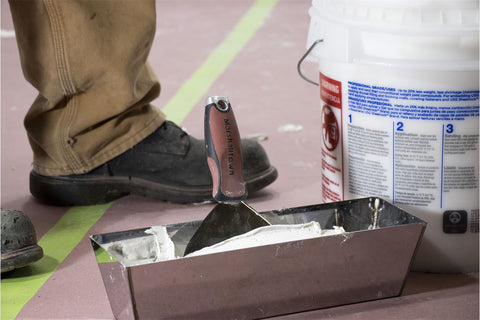 Marshalltown Heli-Arc mud pan 14in, welded corners close up, fewer mud buildup points.