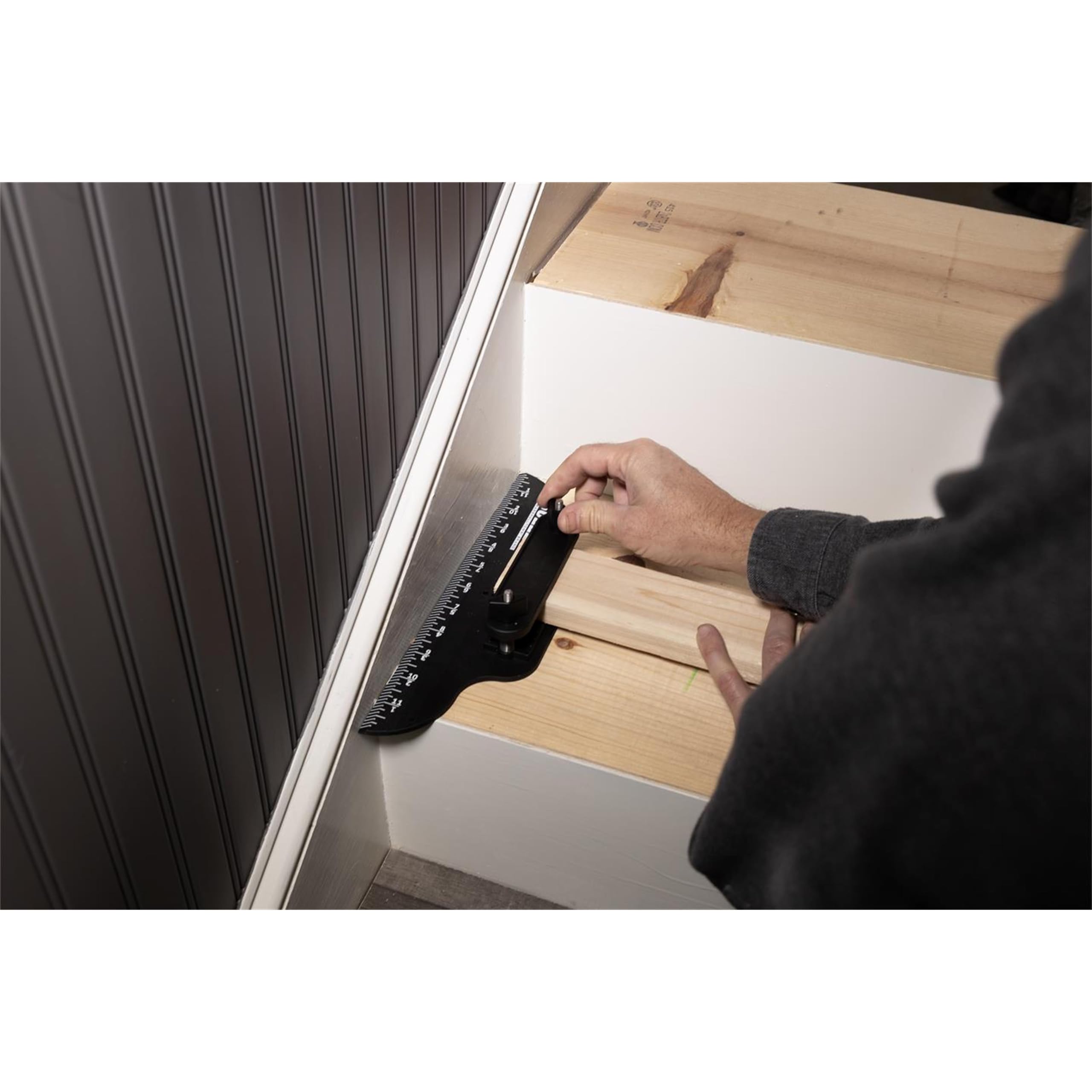 MARSHALLTOWN STT knob and crossmember provide strong clamping during layout.