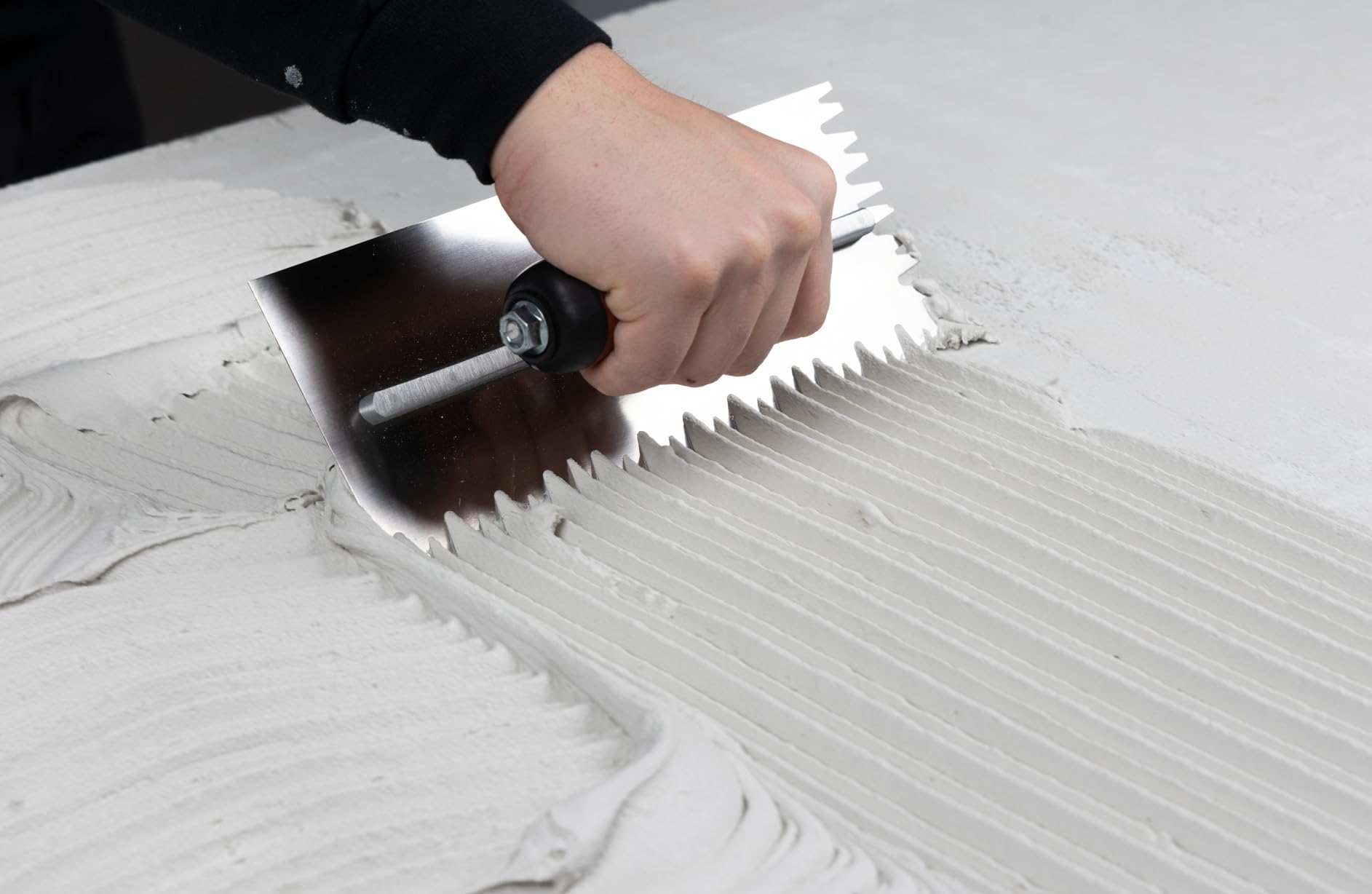 Marshalltown Xtralite mounting ensures a strong hold between handle and blade.