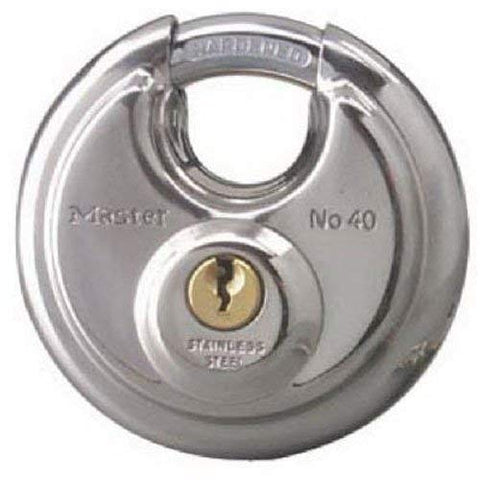 Master Lock 40T shackle close-up shows hardened steel resisting cutting.
