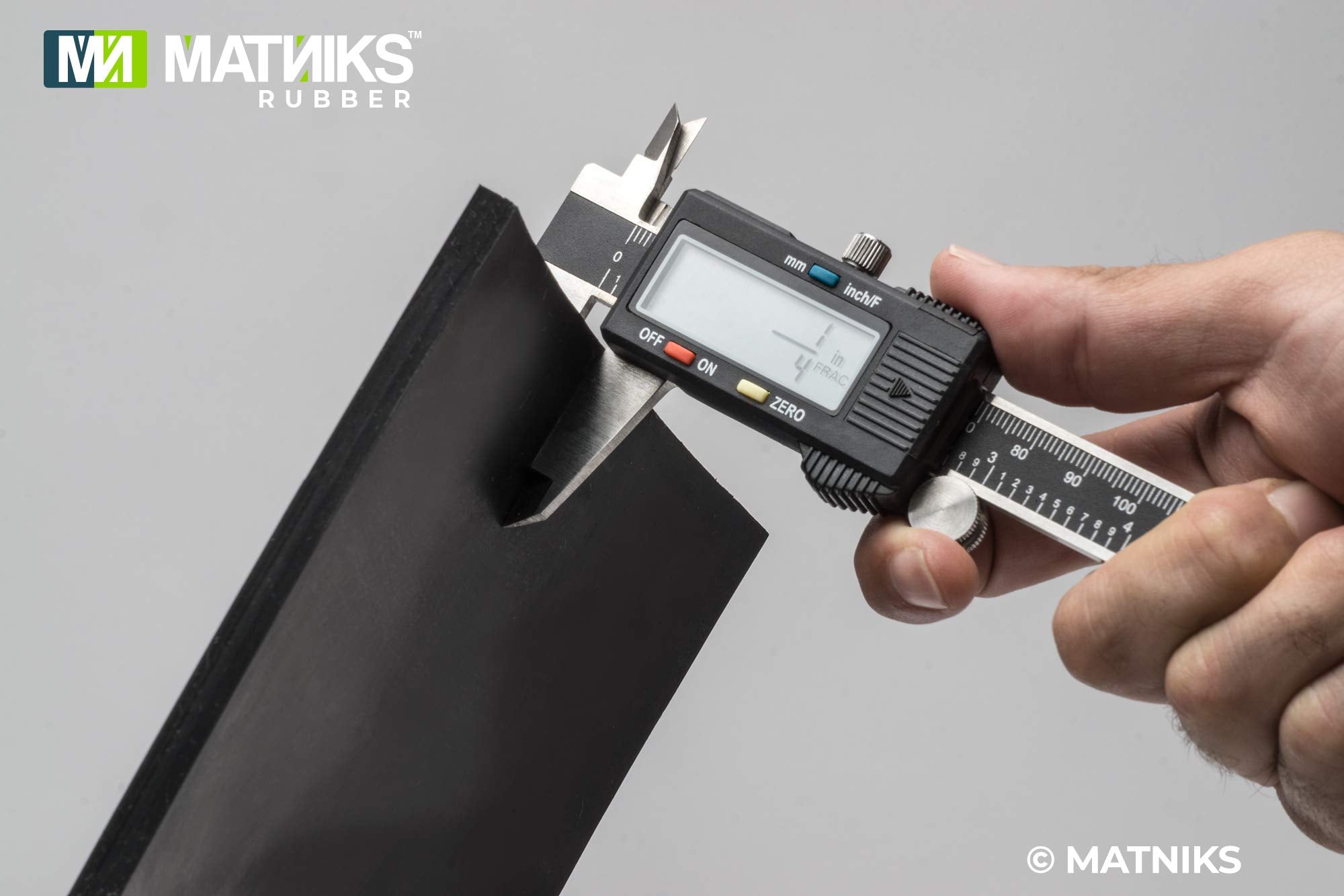 MATNIKS neoprene rubber sheet gasket cutting demonstrates adaptability for DIY projects.