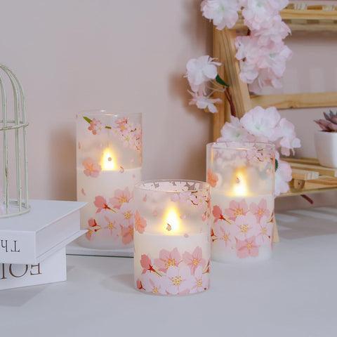 Mavandes real-wax look glass candle with a lifelike wick.