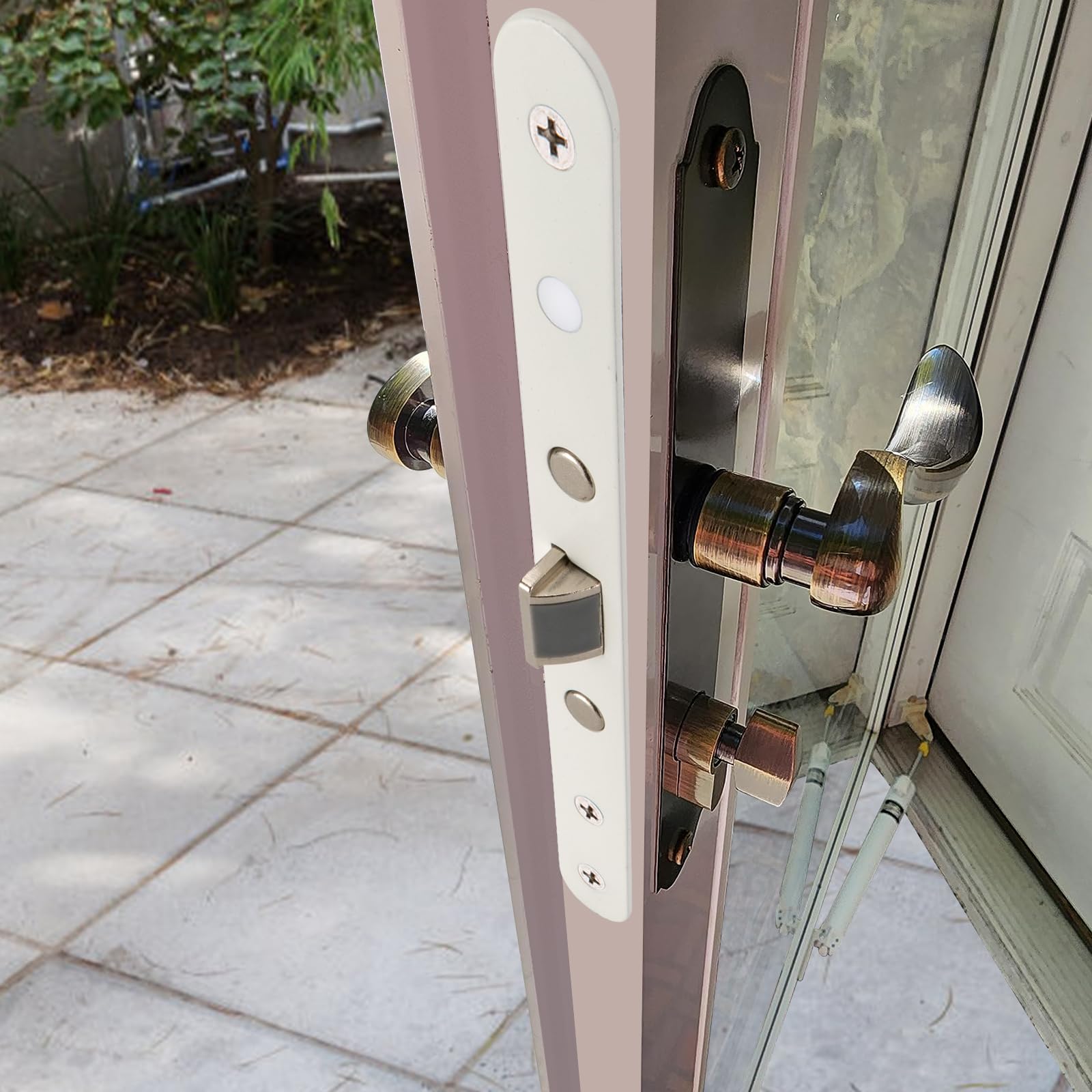 Hand-operated control provides easy access during daily use.