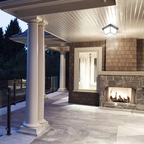 Maxxima ceiling-mounted installation demonstrates quick setup and integrated LED
