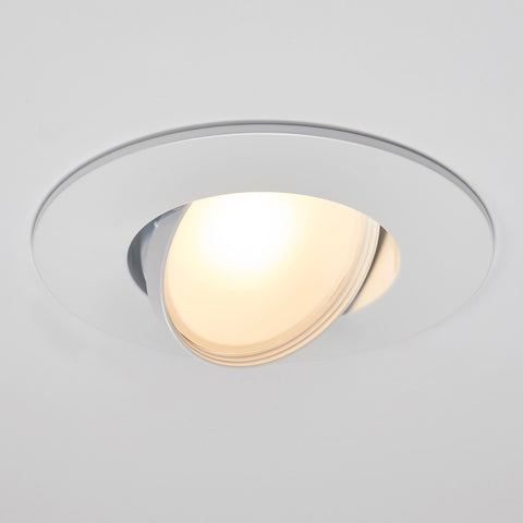 Maxxima dimmable downlight demonstrates 20–100% brightness for living room scenes.