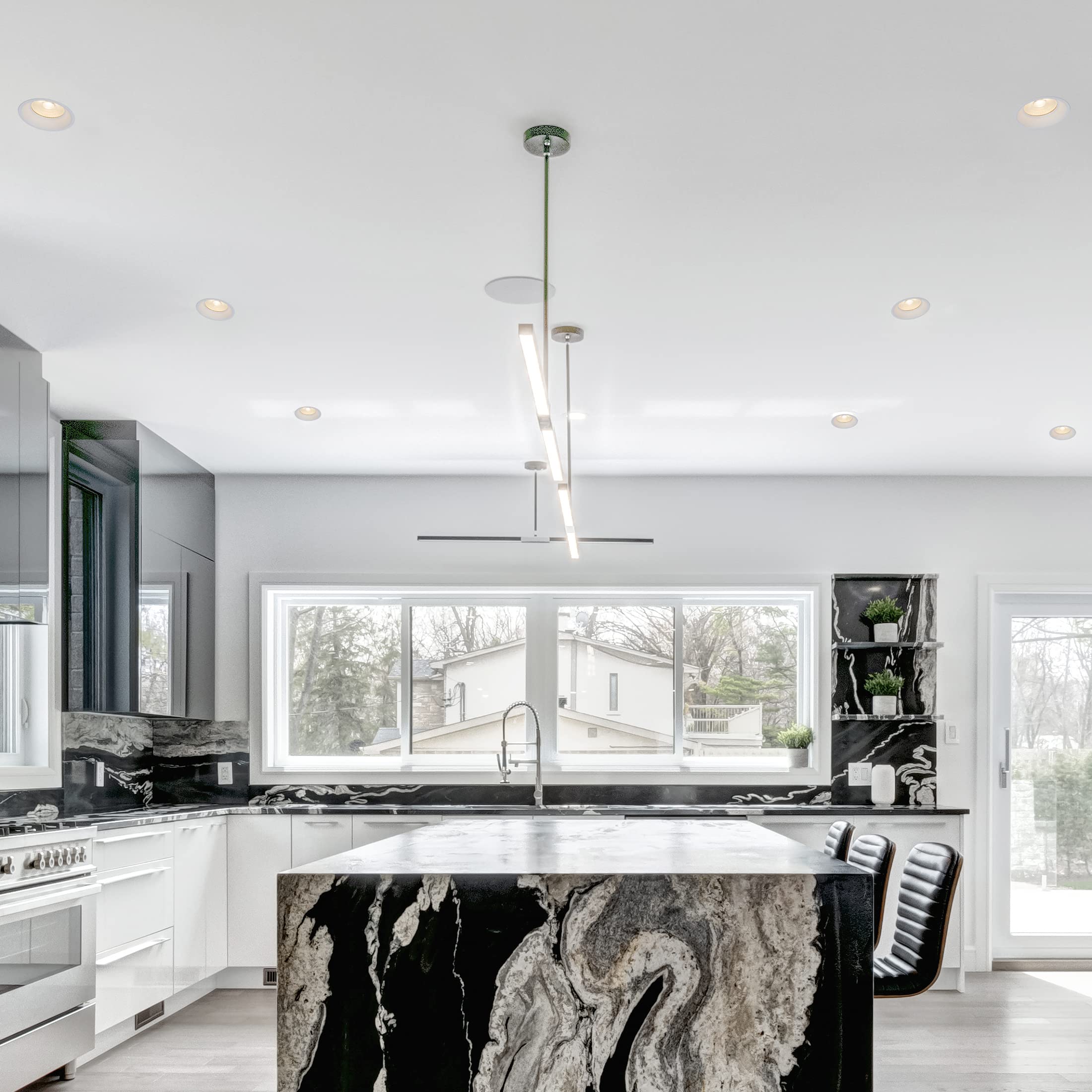 Maxxima downlight with 38° beam spreads even illumination across spaces