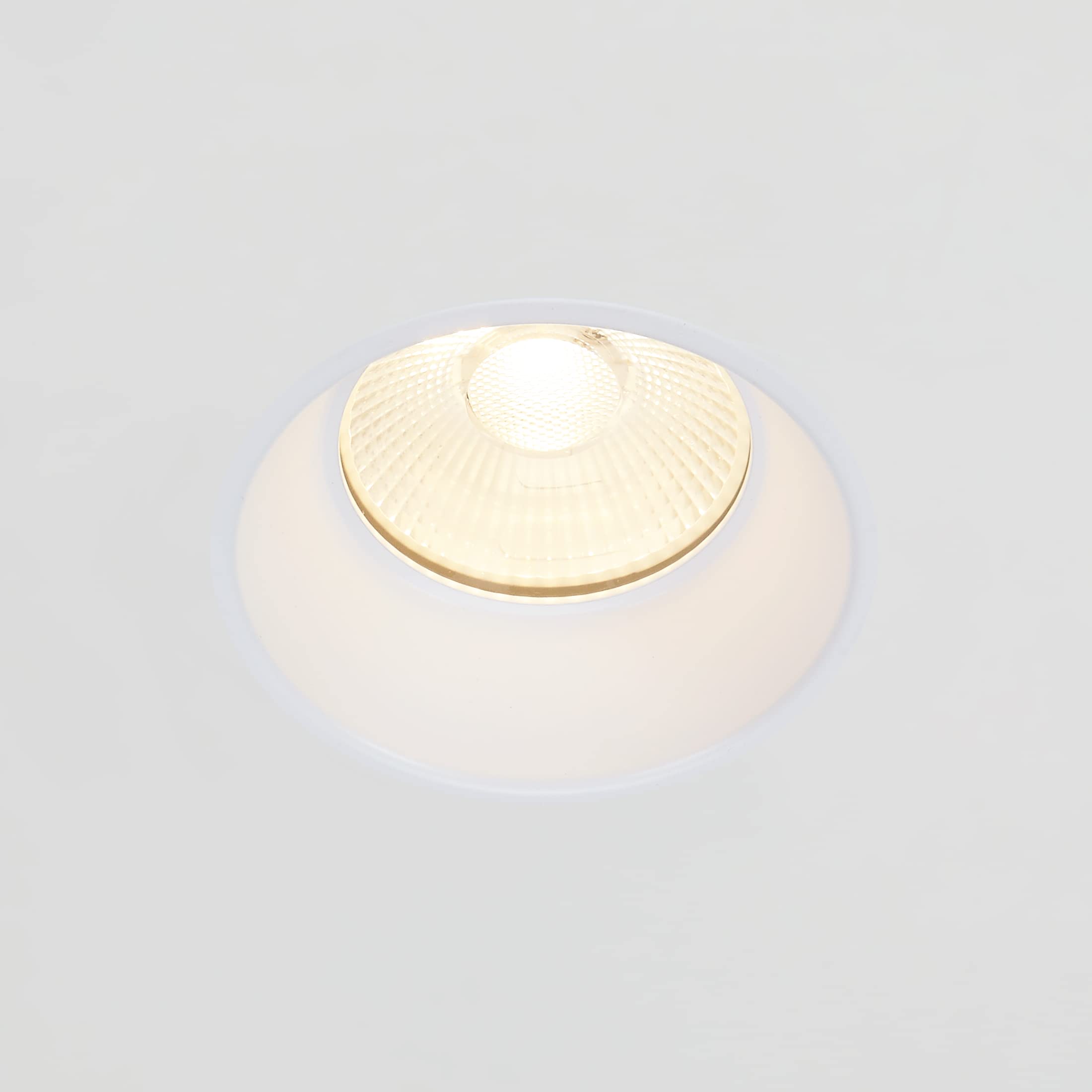 Maxxima dimmable downlight adjusts from 20% to 100% for customizable ambience