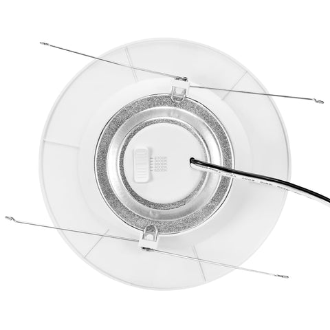 Long-lasting Maxxima downlight with 50,000-hour lifespan.