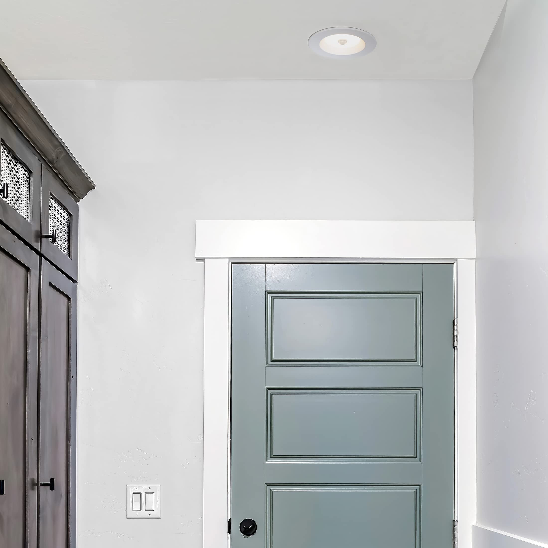 Maxxima downlight PIR sensor activation demonstrating motion-triggered lighting.