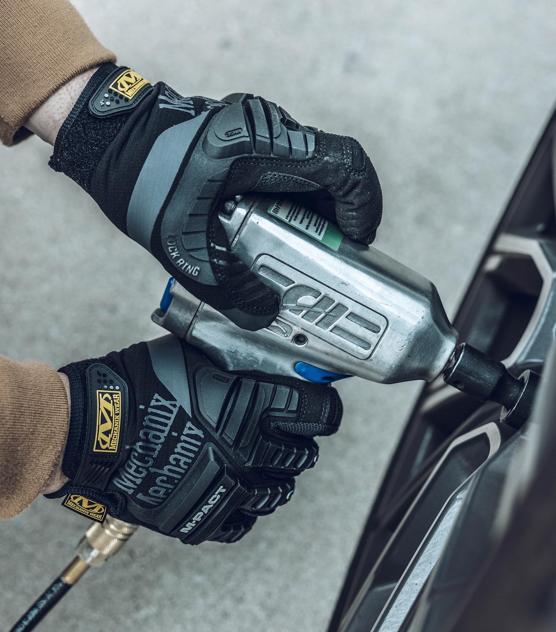 Mechanix Wear M-Pact synthetic leather palm delivers durable grip in demanding environments.