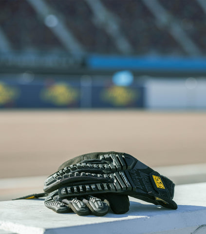 Mechanix Wear M-Pact touchscreen capability lets you use devices without removing gloves.