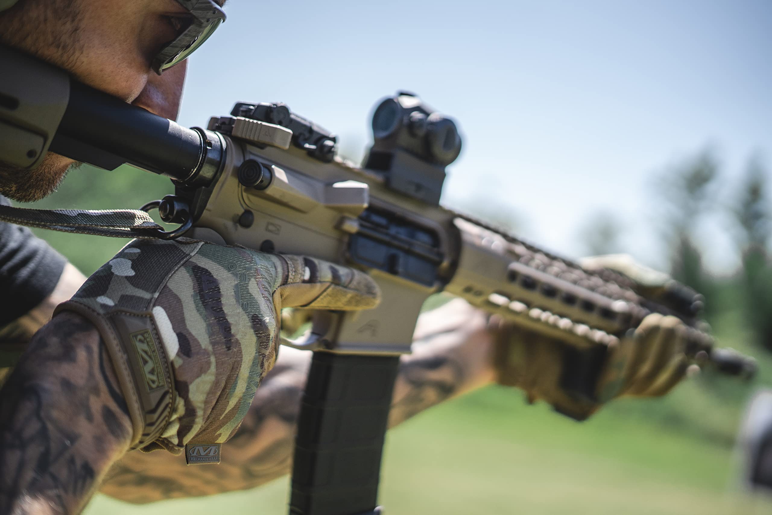 Lightweight TPR closure ensures a secure fit
