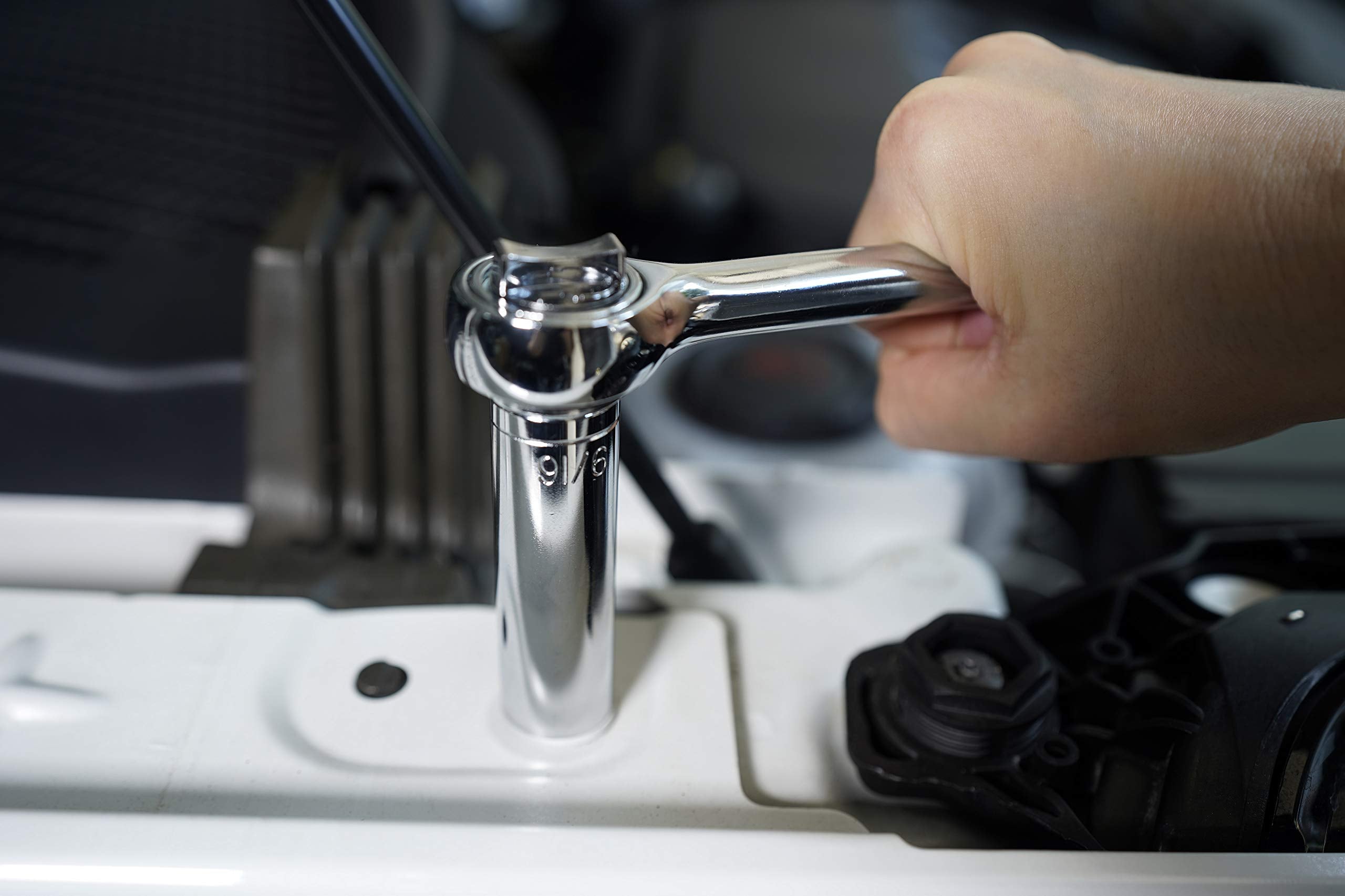 MECHMAX SAE and metric sockets included for universal automotive compatibility.