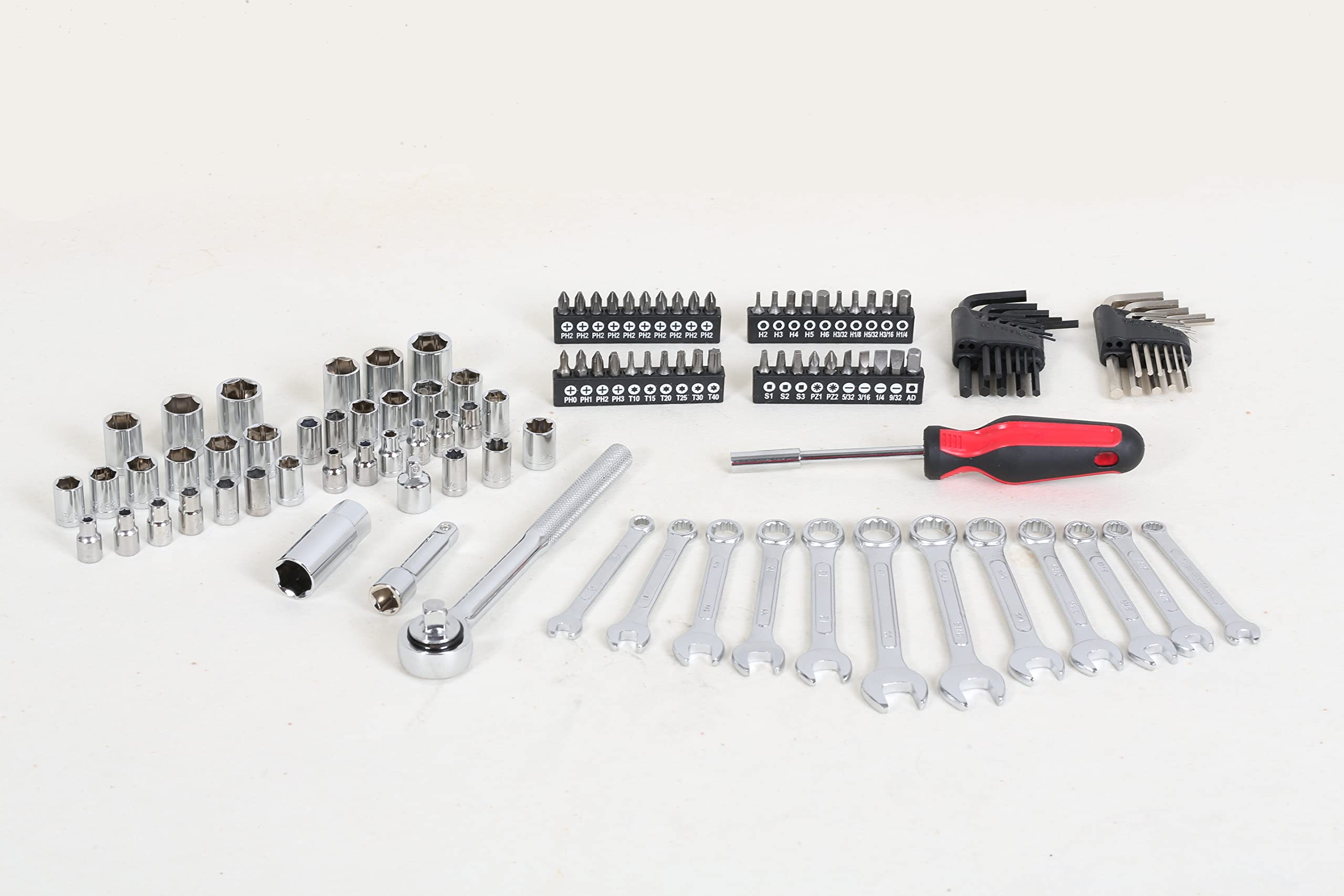 MECHMAX socket set with 1/4 and 3/8 drives for versatile fastening