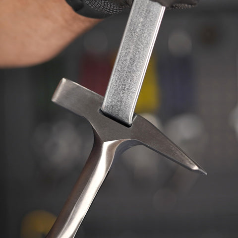 Midwest Snips MWT-18A beveled face reduces chipping on off-center hits.