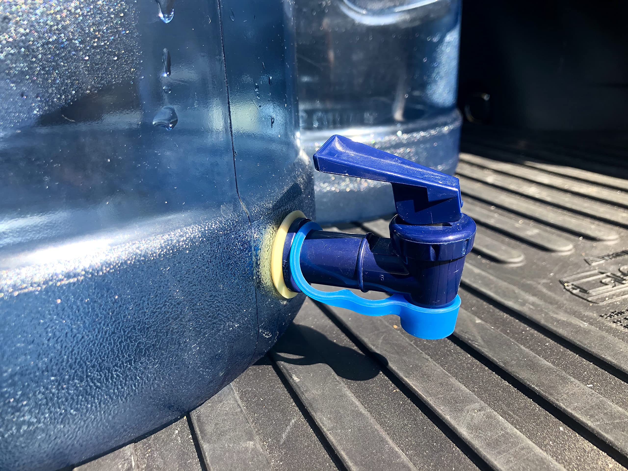 Milunova Spigcap usable indoors or outdoors for neat handling.