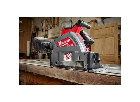 Milwaukee track blade demonstrating low vibration for clean, accurate cuts on softwood