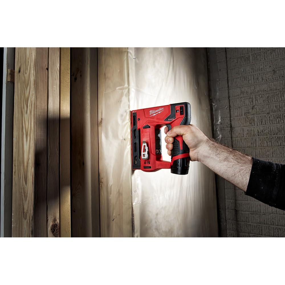 Milwaukee 2447-20 staple leg locating arrow aids precise placement