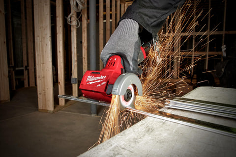 Milwaukee 2522-20 compact size for easy handling in tight spaces