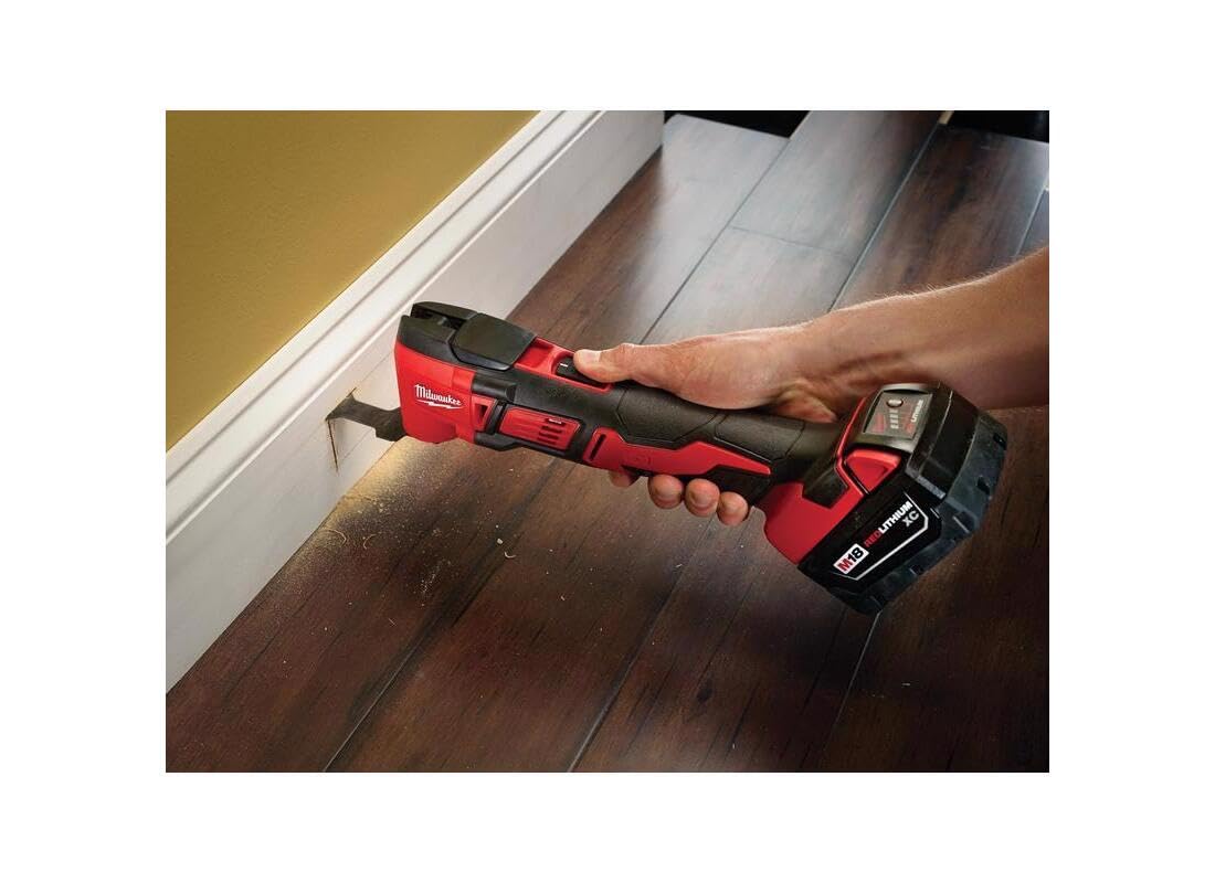 Milwaukee 2626-20 tool-free accessory change enables quick blade swaps
