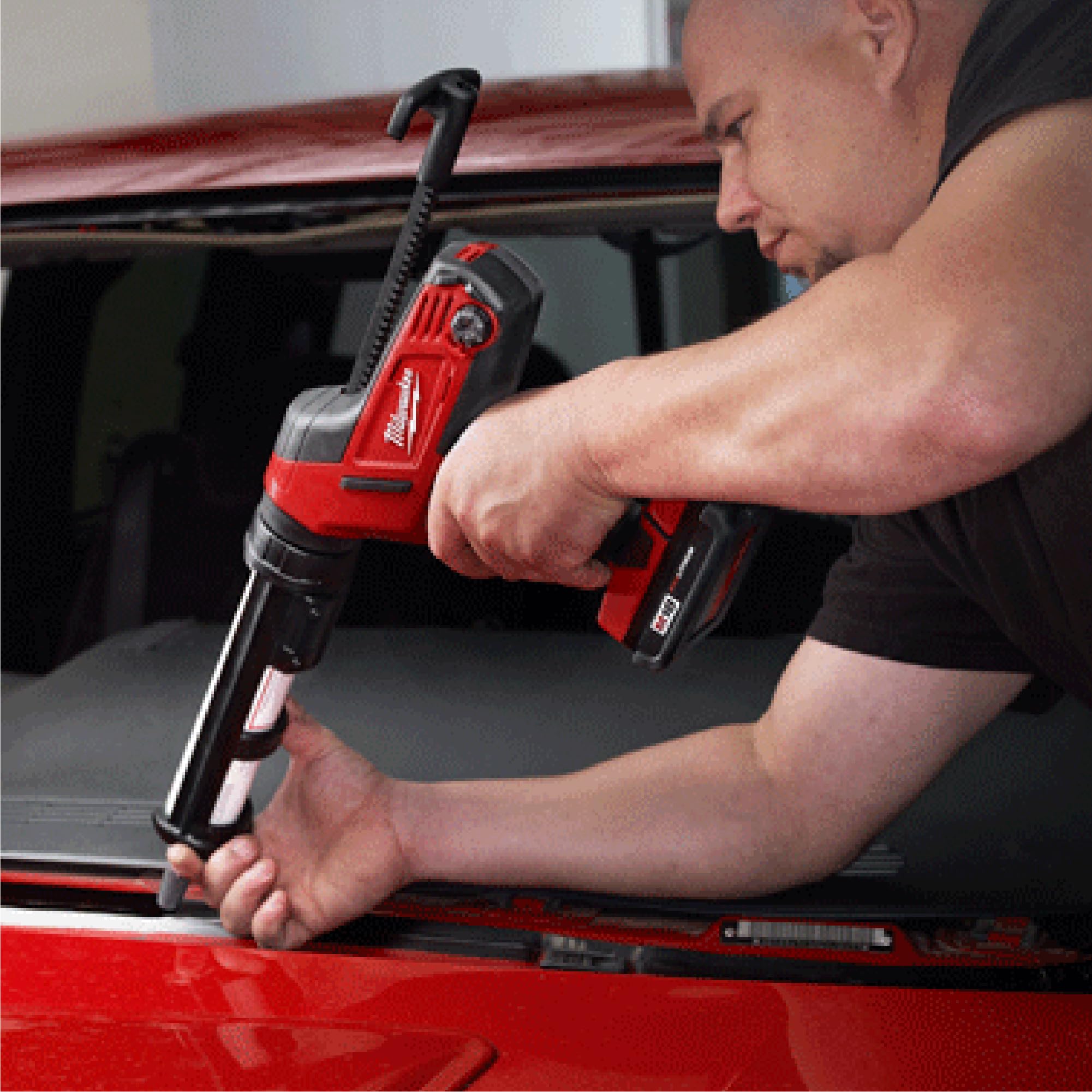 Milwaukee 2641-20 easy dispensing action reduces user fatigue during projects.