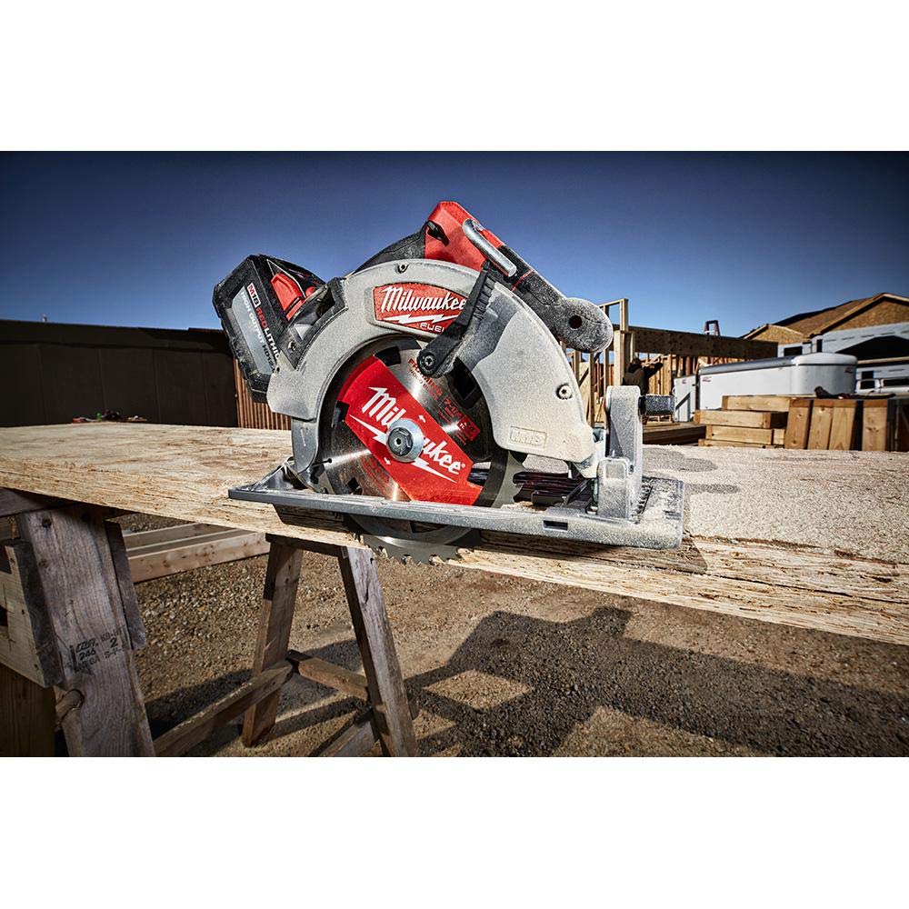 Milwaukee 2732-20 integrated rafter hook for easy on-site storage.