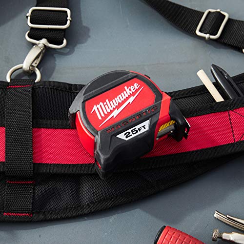 Wire form belt clip minimizes pocket wear on the Milwaukee tape measure