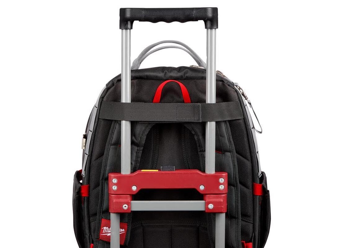 Milwaukee 48-22-8201 harness close-up demonstrates even weight distribution
