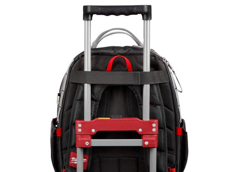 Milwaukee 48-22-8201 harness close-up demonstrates even weight distribution