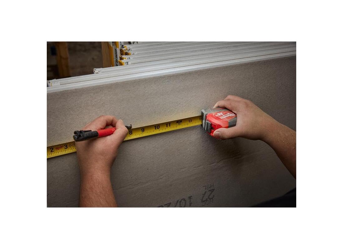 Blade surface and scale clarity support precise marking on every project.