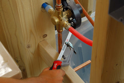 Milwaukee compact hack saw in tight spaces supports flush cutting tasks