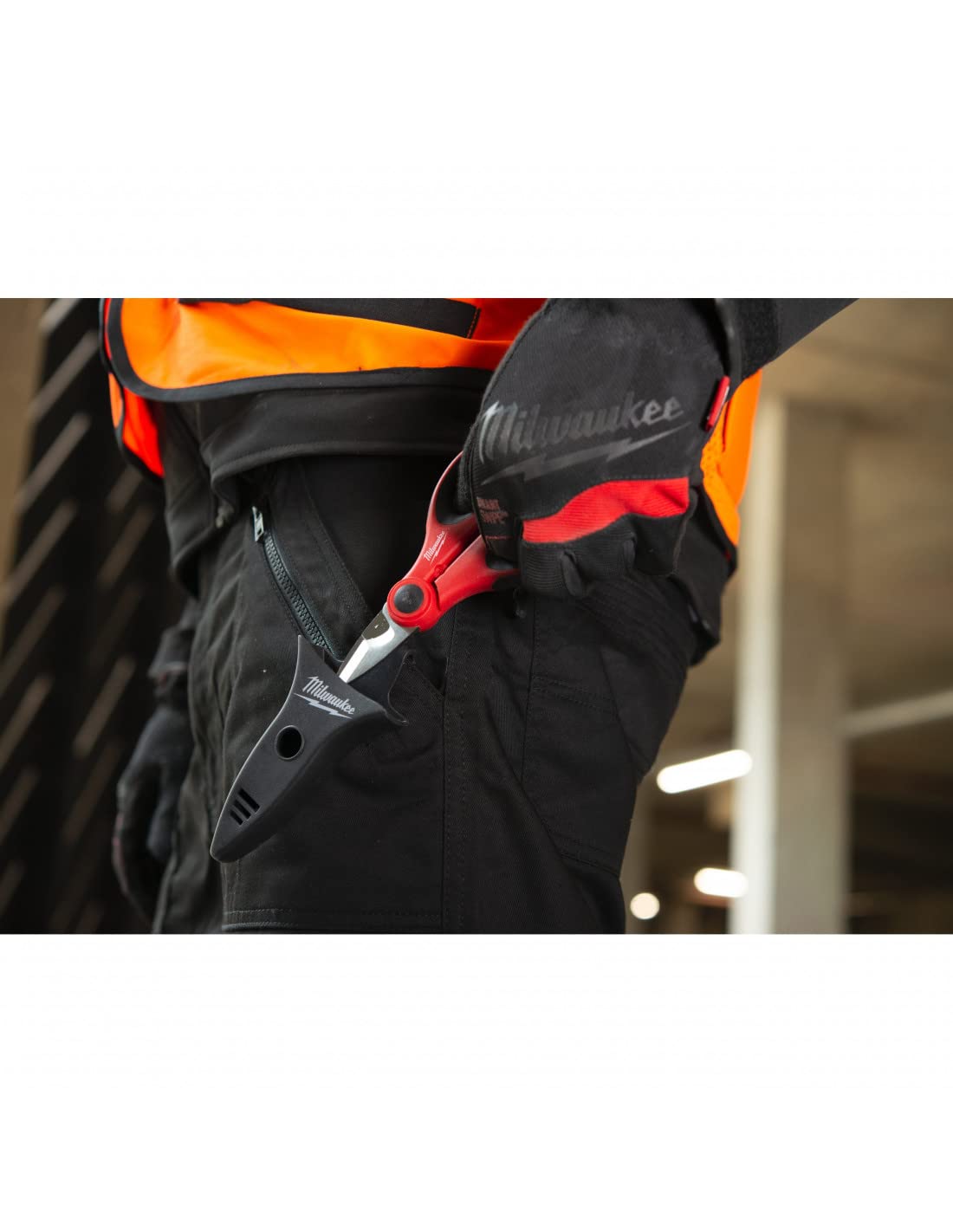 Milwaukee scissors with adjustable tightening screw for secure, customized fit