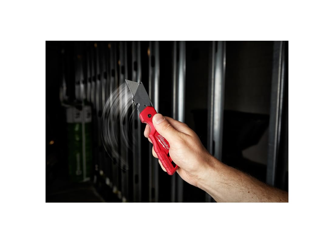 Milwaukee Fastback tool-free blade change for minimal downtime